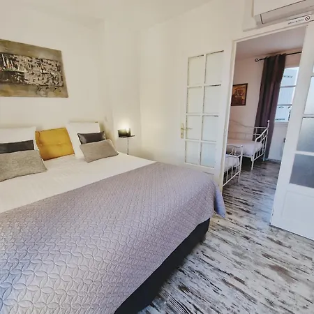 Les Terrasses De - & - Restaurant & 쏘뮤흐