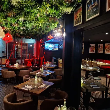 Hotel Les Terrasses De - & - Restaurant & Saumur