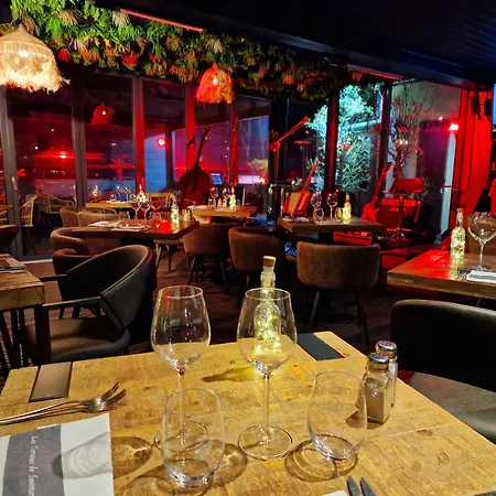 Hotel Les Terrasses De - & - Restaurant & Saumur