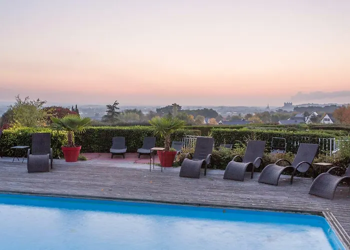 Hotel Les Terrasses De - & - Restaurant & Saumur